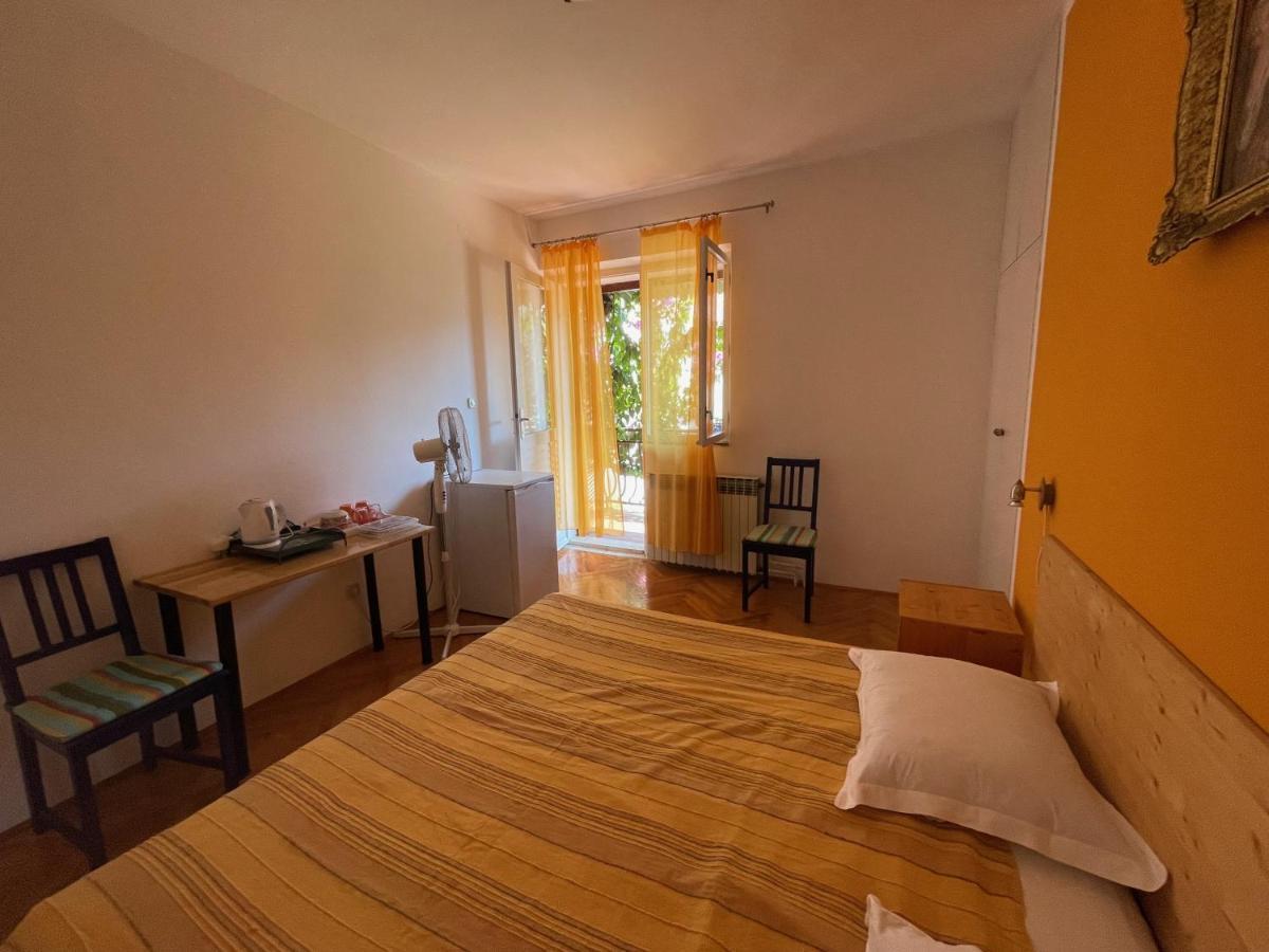 Hvar Guesthouse - Double Bedroom With Private Bathroom Jelsa  Dış mekan fotoğraf