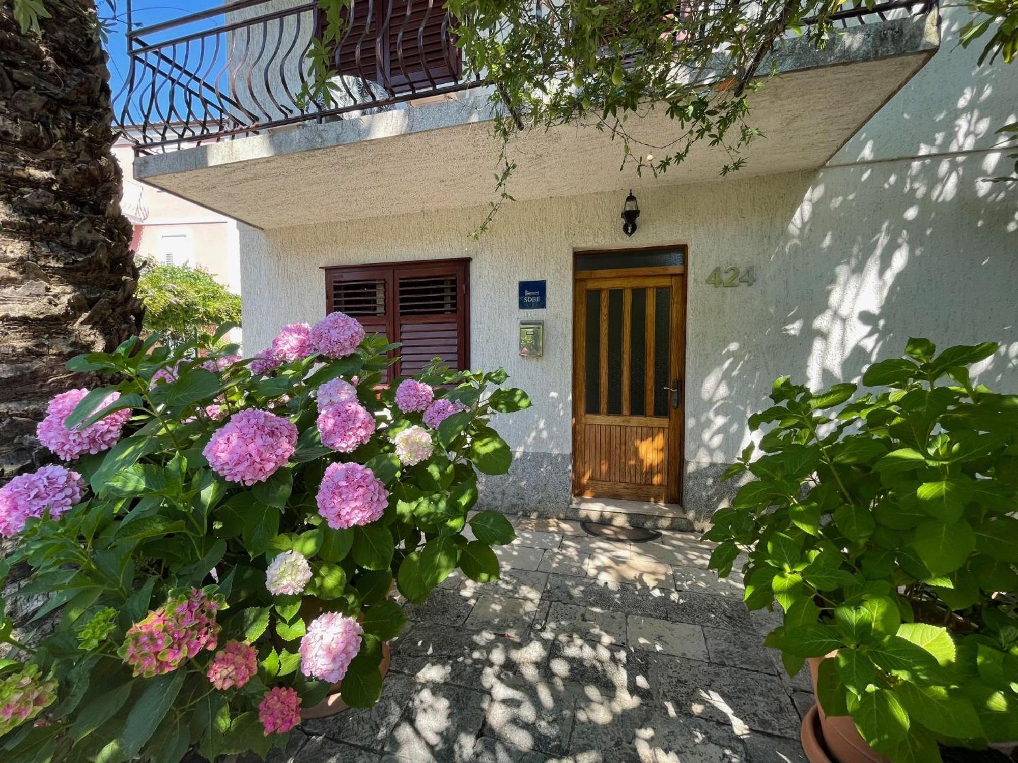 Hvar Guesthouse - Double Bedroom With Private Bathroom Jelsa  Dış mekan fotoğraf